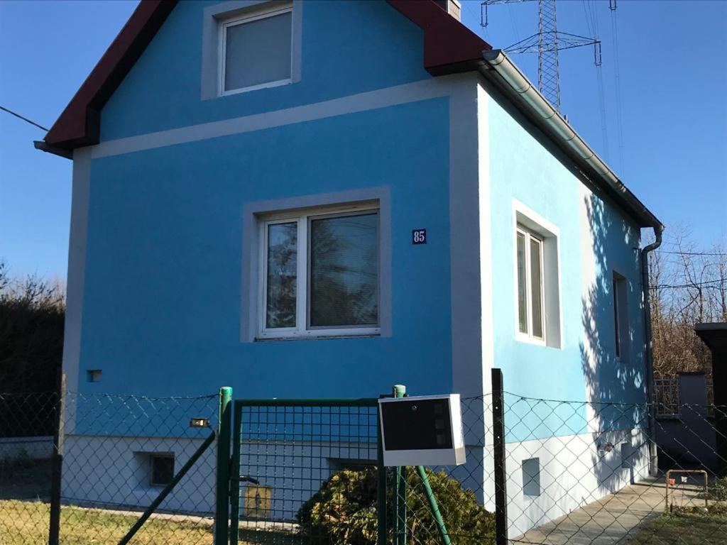 Вилла Lovely House For Relaxing Trips Вена Экстерьер фото